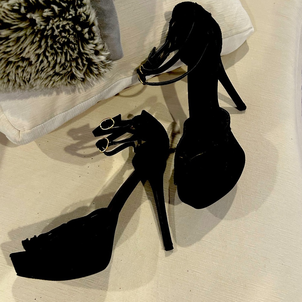 For the true shoe diva! Crazy, sexy satin platform heel 6 inches baby.
